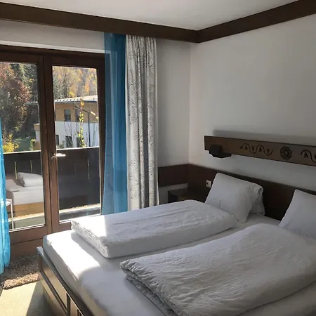 Roesslhof March
